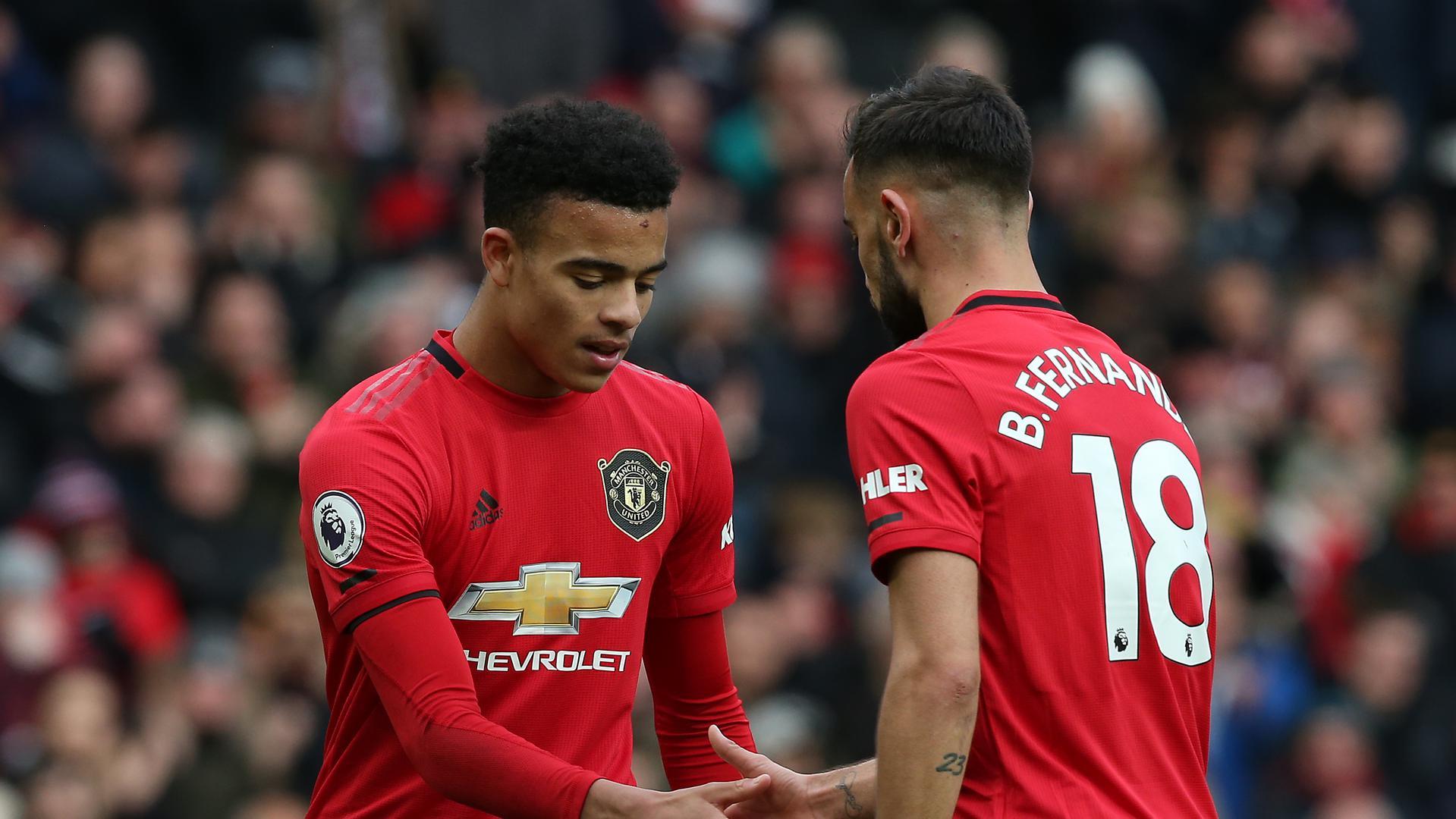 Bruno Fernandes tức giận Greenwood vật vờ trên sân tập MU