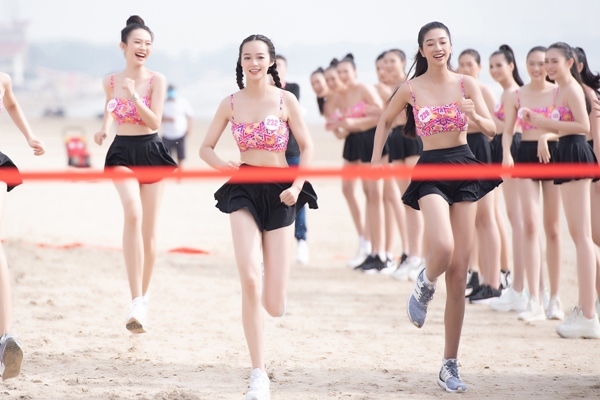 Ngắm top 35 Hoa hậu Việt Nam 2020 thi bơi, chạy...