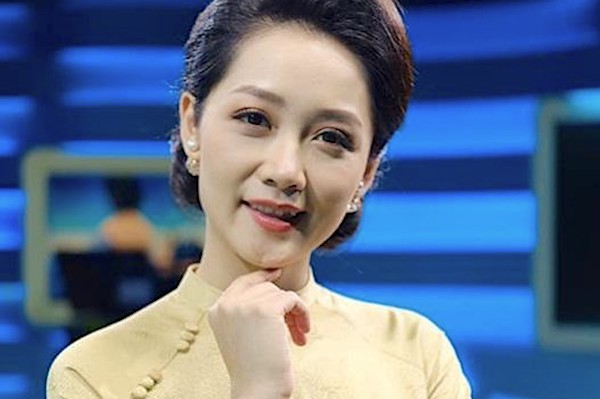 Nữ MC xinh đẹp nổi tiếng Thời sự 19h VTV tiết lộ bí mật hậu trường