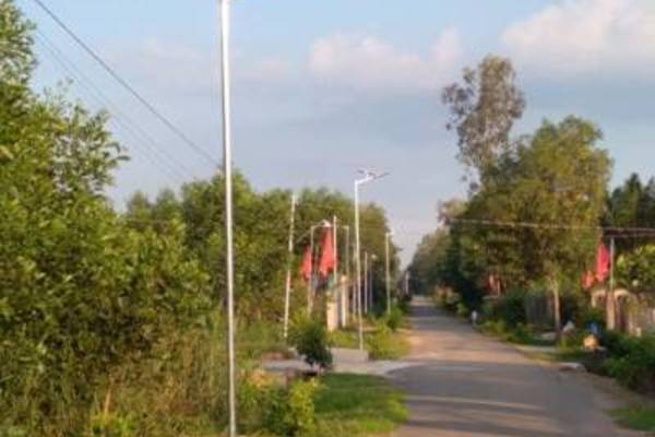 Tại nhiều miền quê, mô hình đèn đường năng lượng mặt trời được triển khai sôi nổi