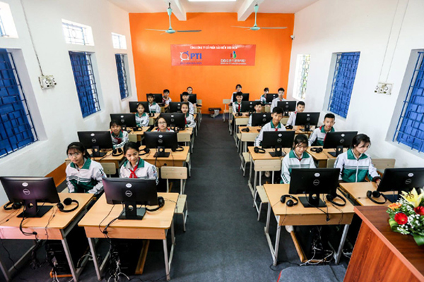 PTI tặng học sinh Ninh Bình phòng học Tiếng Anh đa năng