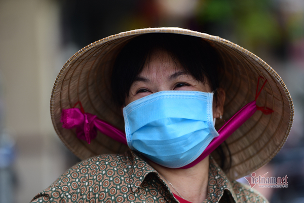 Phó Chủ tịch Hà Nội: Không đeo khẩu trang không cho vào chợ, bến xe...