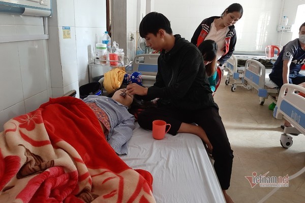 Nam sinh mồ côi cha, mẹ ung thư giai đoạn cuối cần được tiếp sức