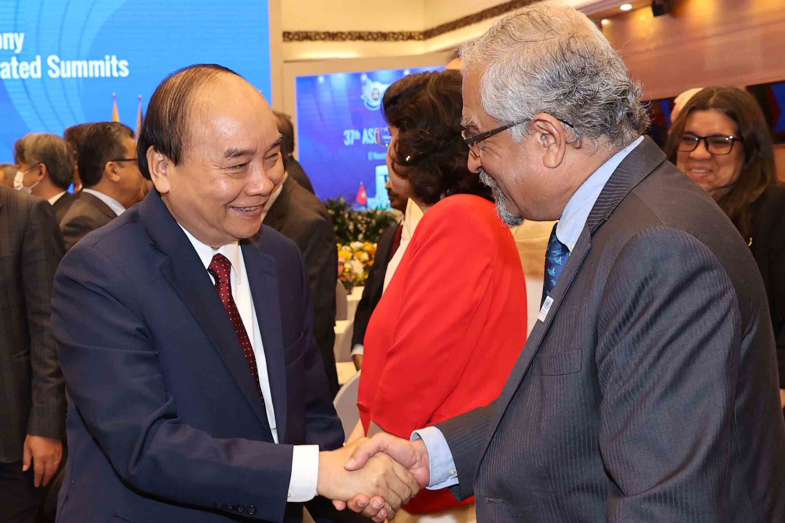 Thủ tướng: Khó khăn không chùn bước, thách thức chẳng sờn lòng