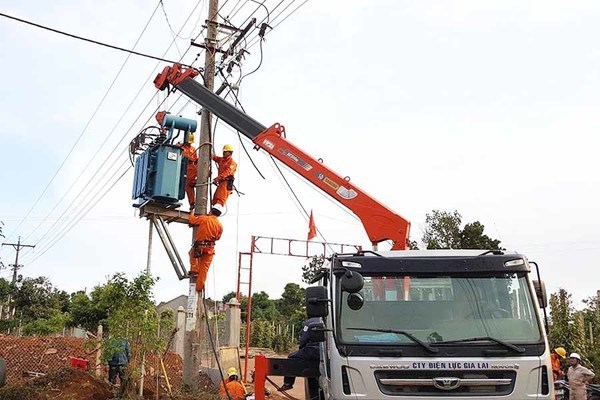 Lồng ghép vào các môn học về việc thực hiện tiết kiệm điện, tái chế rác thải cho học sinh