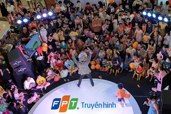 Trẻ vui hết mình với sân khấu Masha and The Bear của Truyền hình FPT