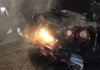 Sau màn &quot;nẹt pô khạc lửa&quot; Nissan GT-R bốc cháy dữ dội