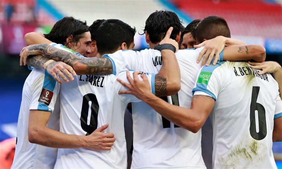 Cavani và Suarez lập công Uruguay đè bẹp Colombia