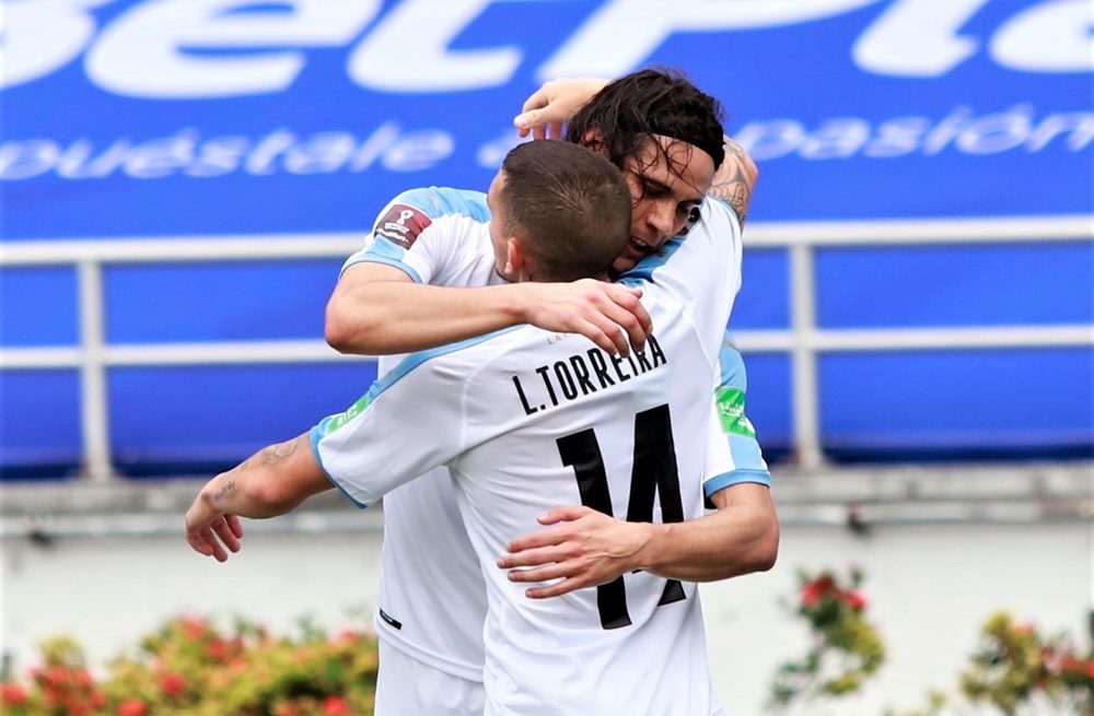 Cavani và Suarez lập công Uruguay đè bẹp Colombia