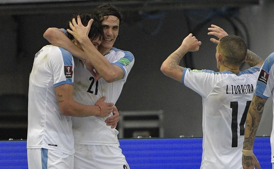 Cavani và Suarez lập công, Uruguay đè bẹp Colombia