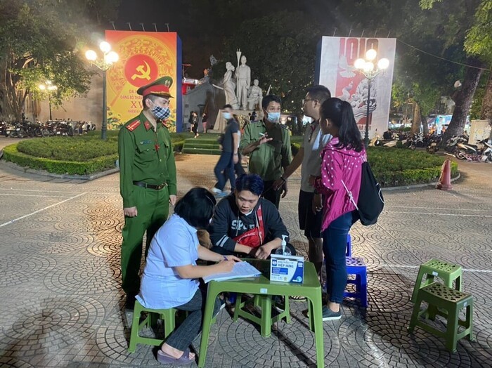 Hà Nội phạt nghiêm không đeo khẩu trang tại nơi công cộng