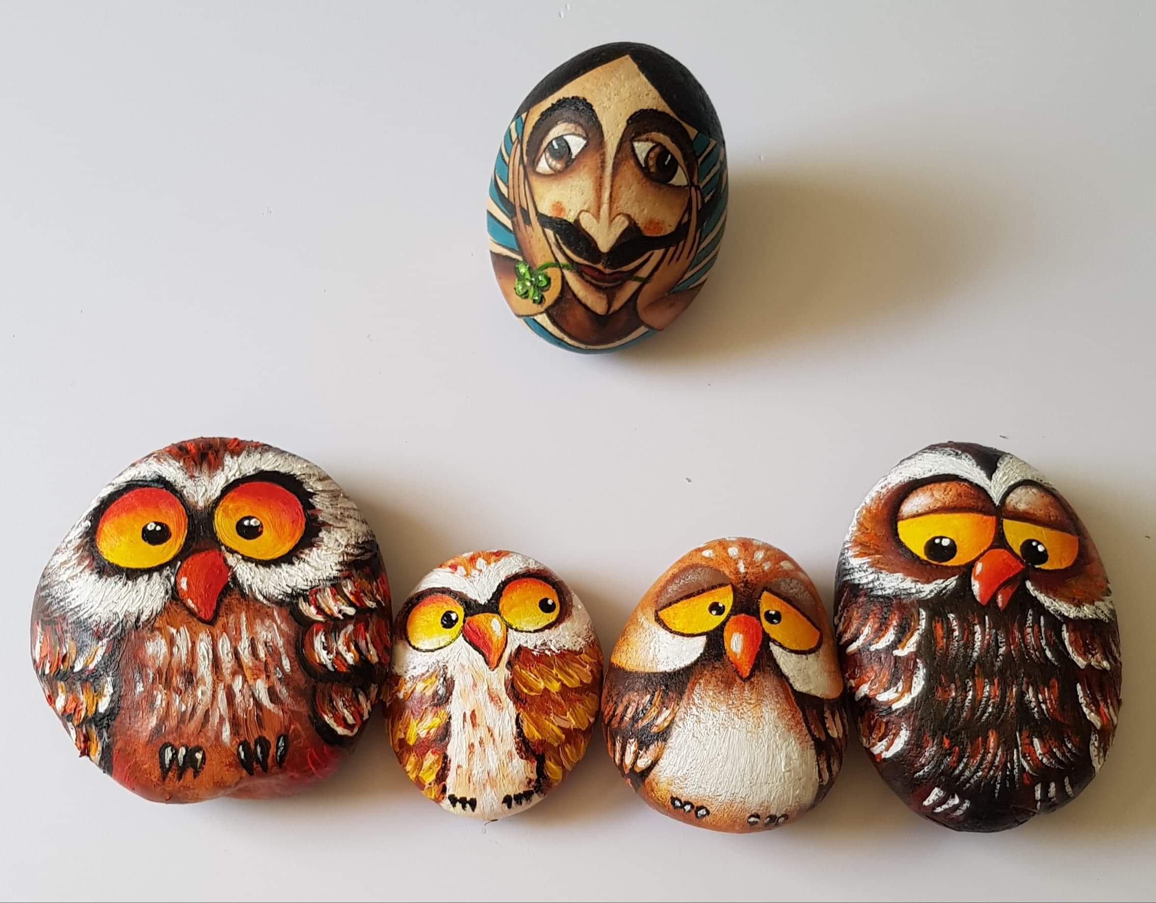 Bà mẹ làm tranh đẹp mê ly từ phế liệu bỏ đi