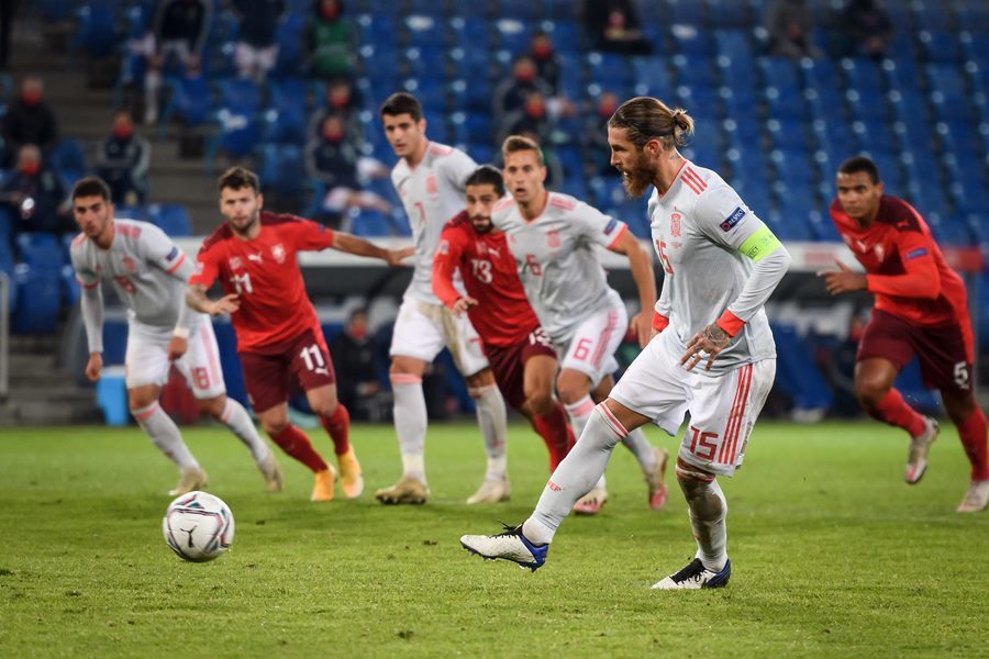 Ramos 2 lần hỏng 11m, Tây Ban Nha thoát thua phút 89