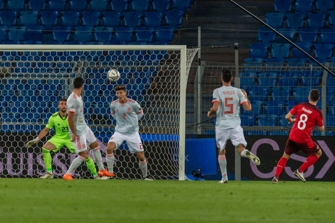 Ramos 2 lần hỏng 11m, Tây Ban Nha thoát thua phút 89
