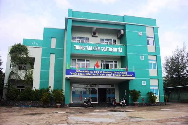 Theo chân hộ lý thu gom, xử lý chất thải xét nghiệm Covid-19