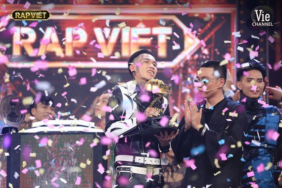 De Choat crowns as winner of Rap Viet competition