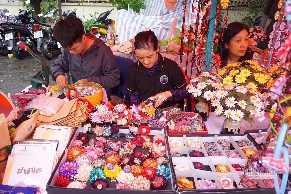 Người tự kỷ Hà Nội lần đầu có hội chợ sản phẩm hướng nghiệp