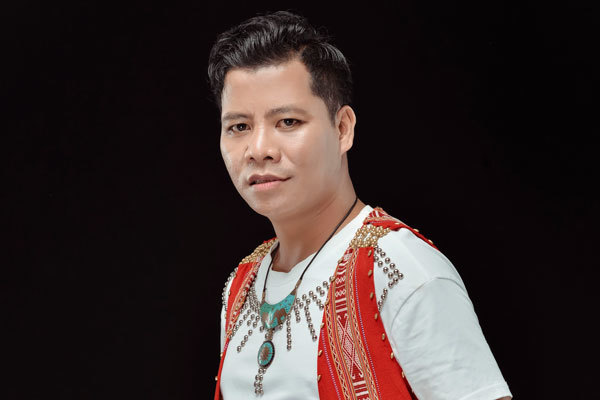 NSƯT Ploong Thiết hát 'Khúc nguyện cầu miền Trung' của Đỗ Phương