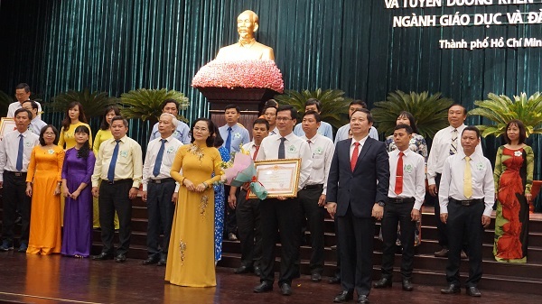 'Giáo viên vừa là kỹ sư kiến thiết nền tảng tri thức, vừa là người truyền cảm hứng'