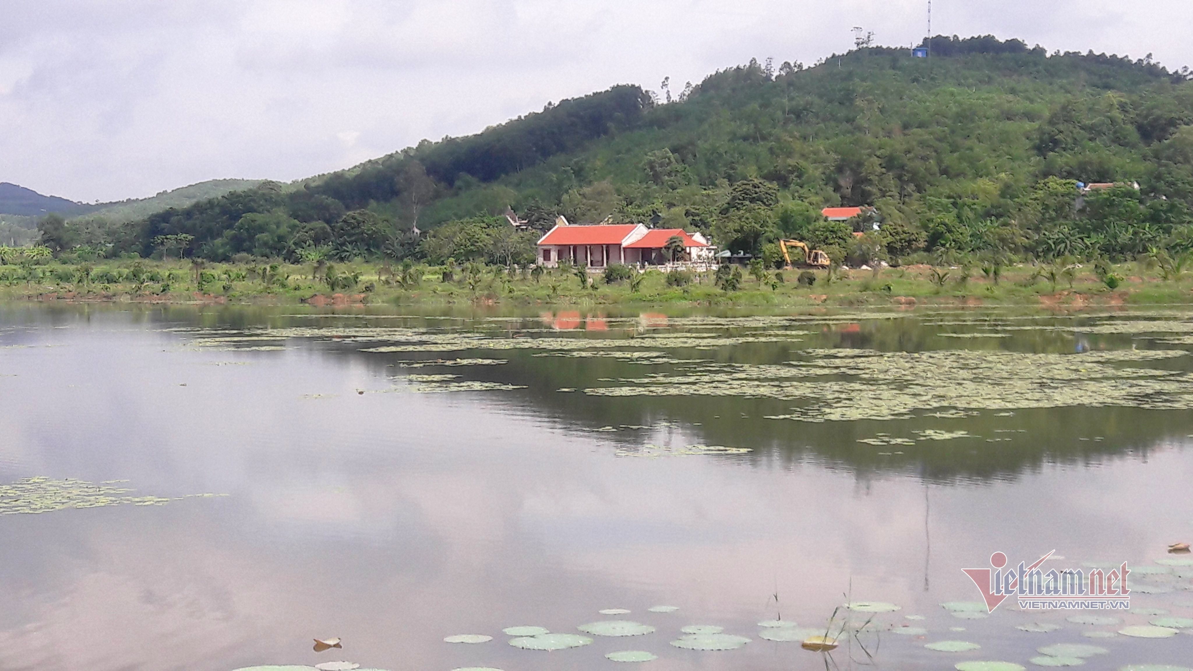 Tháo dỡ trang trại trái phép bên lòng hồ thủy lợi ở Thanh Hóa