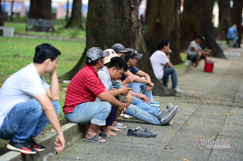 Phạt tới 3 triệu đồng, nhiều người Sài Gòn vẫn thờ ơ với khẩu trang