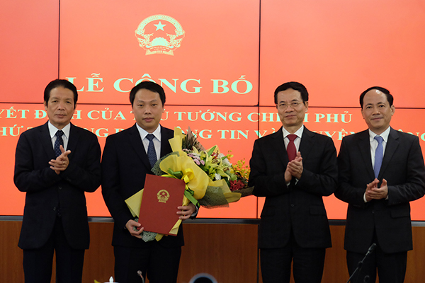 Bộ Thông tin và Truyền thông có Thứ trưởng 37 tuổi