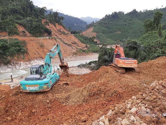 Hôm nay, tiếp tục tìm kiếm 12 công nhân mất tích tại Rào Trăng 3