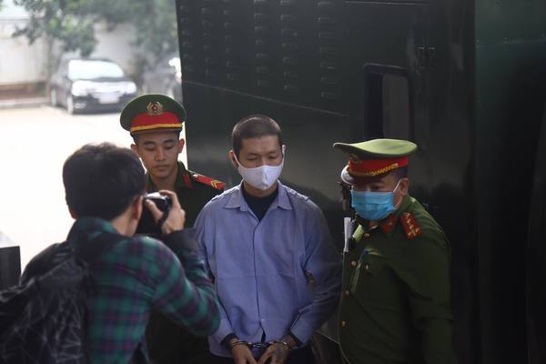 Tử hình cha dượng hành hạ bé 3 tuổi đến chết ở Hà Nội