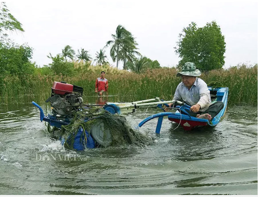 Một ông nông dân sáng chế máy cày siêu nhẹ 'bơi' như cá, hơn hẳn máy Nga, máy Trung Quốc