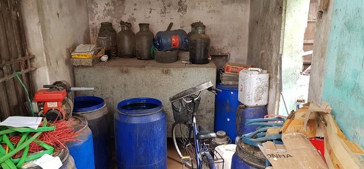 Mục sở thị dây chuyền sản xuất rượu gây ngộ độc chết người