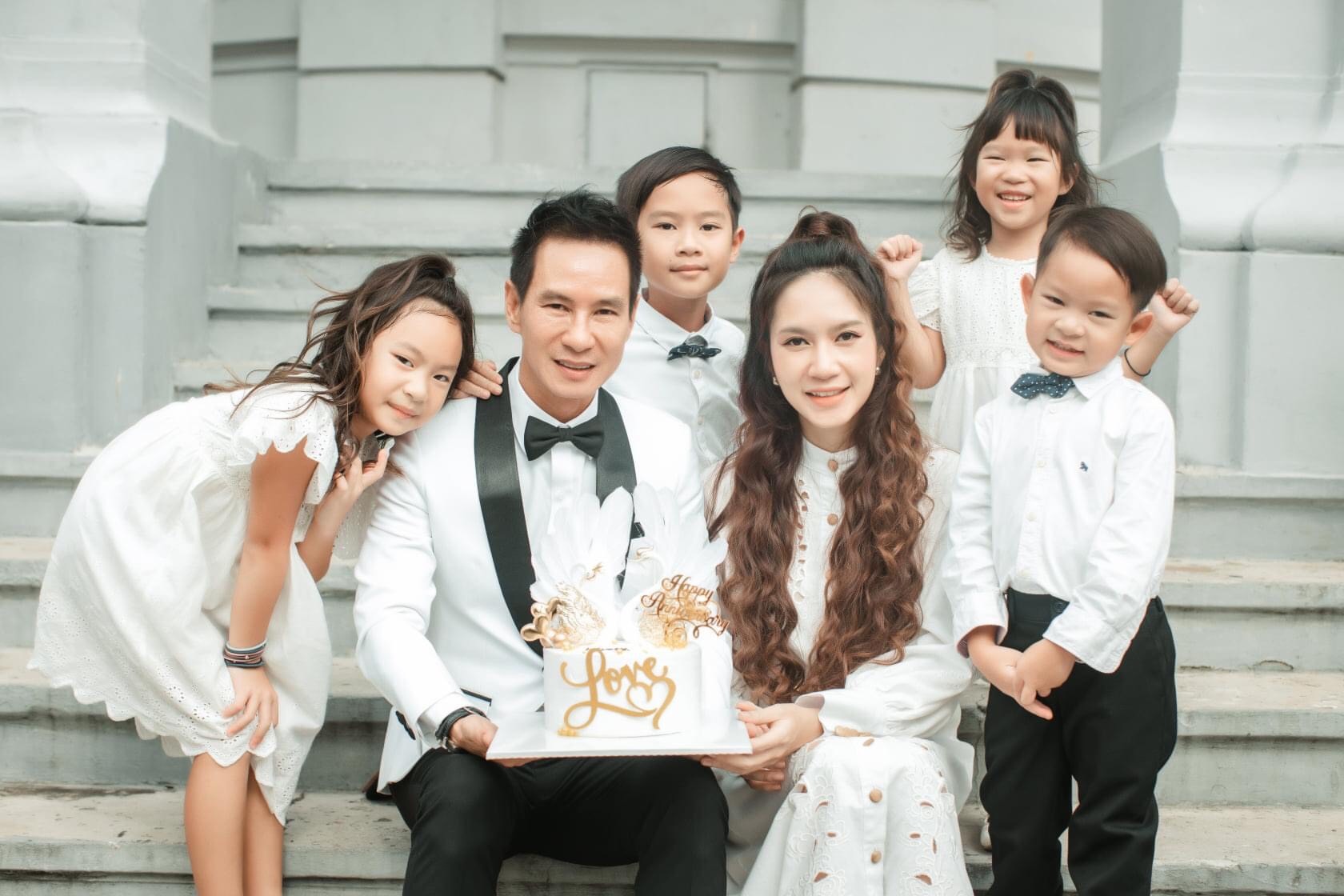 Kỷ Niệm 10 năm ngày cưới Lý Hải_ Minh Hà cùng 4 con