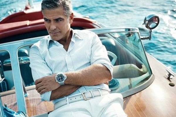 Tài tử George Clooney gọi 14 bạn thân đến nhà tặng mỗi người 24 tỷ
