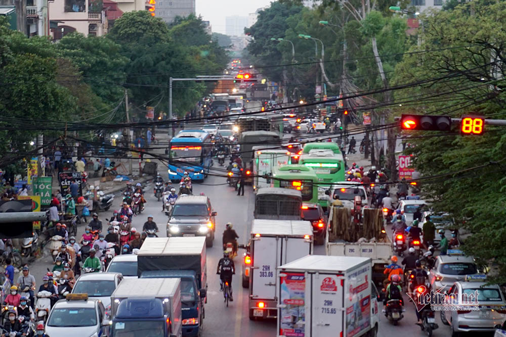 Thảm cảnh 'chôn chân' nửa ngày trên con đường đau khổ bậc nhất Hà thành