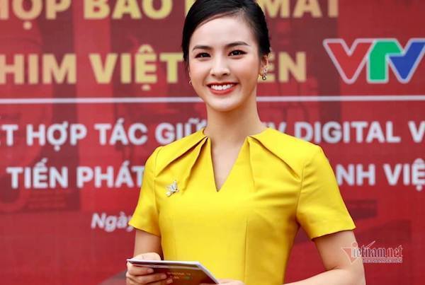 MC Quỳnh Nga trẻ nhất VTV24 không áp lực khi bị so sánh với Thụy Vân
