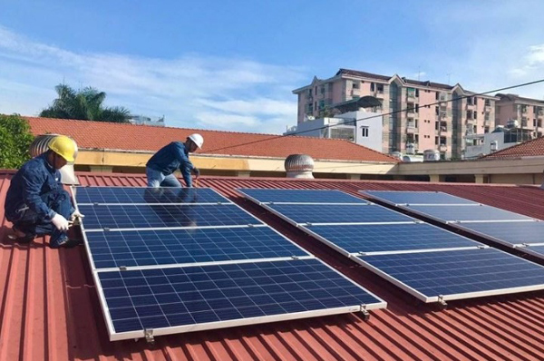 Việt Nam xử lý thế nào với rác thải điện mặt trời?