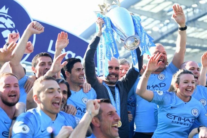 Pep Guardiola gia hạn hợp đồng với Man City đến 2023