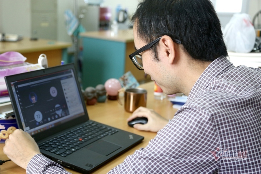 Dạy học online: Nỗ lực 'vượt khó' của người thầy