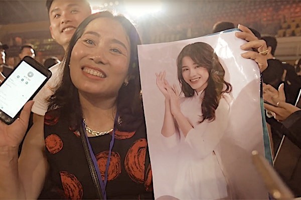 Bố và chị gái tiết lộ bất ngờ về tân Hoa hậu Việt Nam 2020