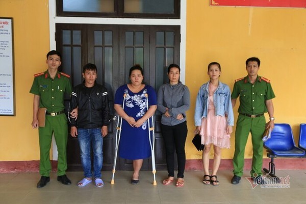 Khởi tố 4 người vụ lột đồ, đánh ghen kinh hoàng ở TT-Huế