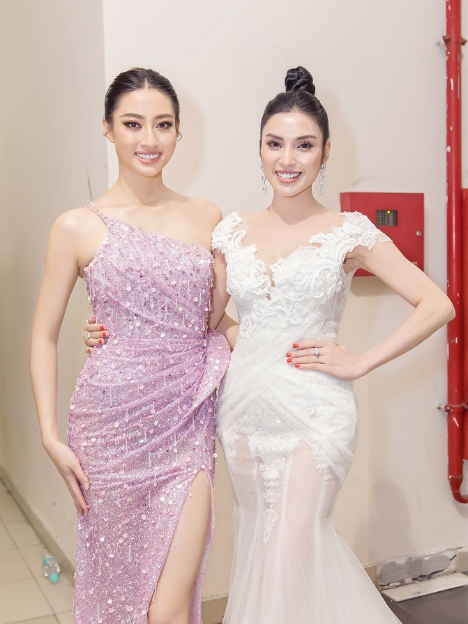 MC Kim Huyền Sâm rạng rỡ đi xem chung kết Hoa hậu