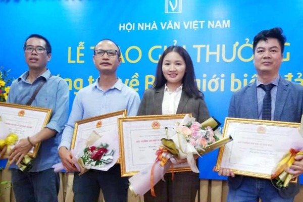 Nhà thơ Hữu Thỉnh rút khỏi giải Tôn vinh tác phẩm về biên giới, biển đảo