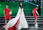 Ấn tượng với bộ sưu tập áo dài bóng đá của NTK Ngô Nhật Huy