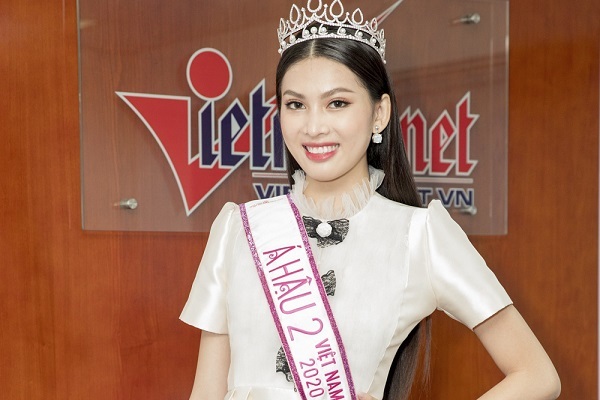 Dù học xa 20km, Á hậu Ngọc Thảo không ở trọ vì muốn ăn cơm nhà