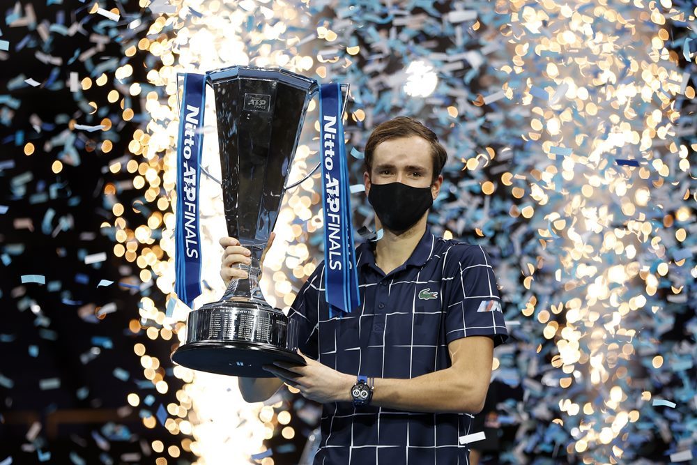 Thắng ngược Thiem, Medvedev lần đầu vô địch ATP Finals