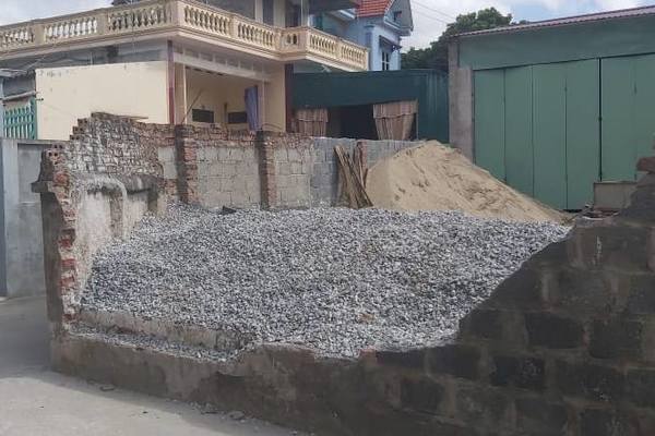 Khởi tố vụ tường đổ khiến bé gái 11 tuổi tử vong ở Thái Bình
