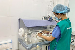 Bên trong nơi chăm bẵm những em bé chỉ nặng... vài lạng