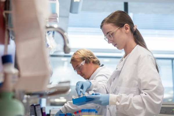 Vắc xin Covid-19 của Anh chỉ đạt hiệu quả 70% nhưng giá rẻ, dễ vận chuyển