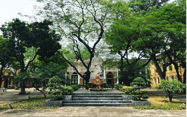 Beauty of the school named after Vietnam's famous pedagogue Chu Van An