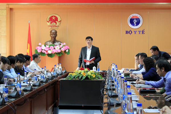 Nhiều nơi lơ là, Việt Nam lo bùng đợt Covid-19 mới