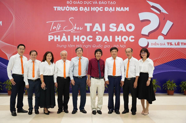 TS. Lê Thẩm Dương ‘giải mã’ lý do phải học đại học